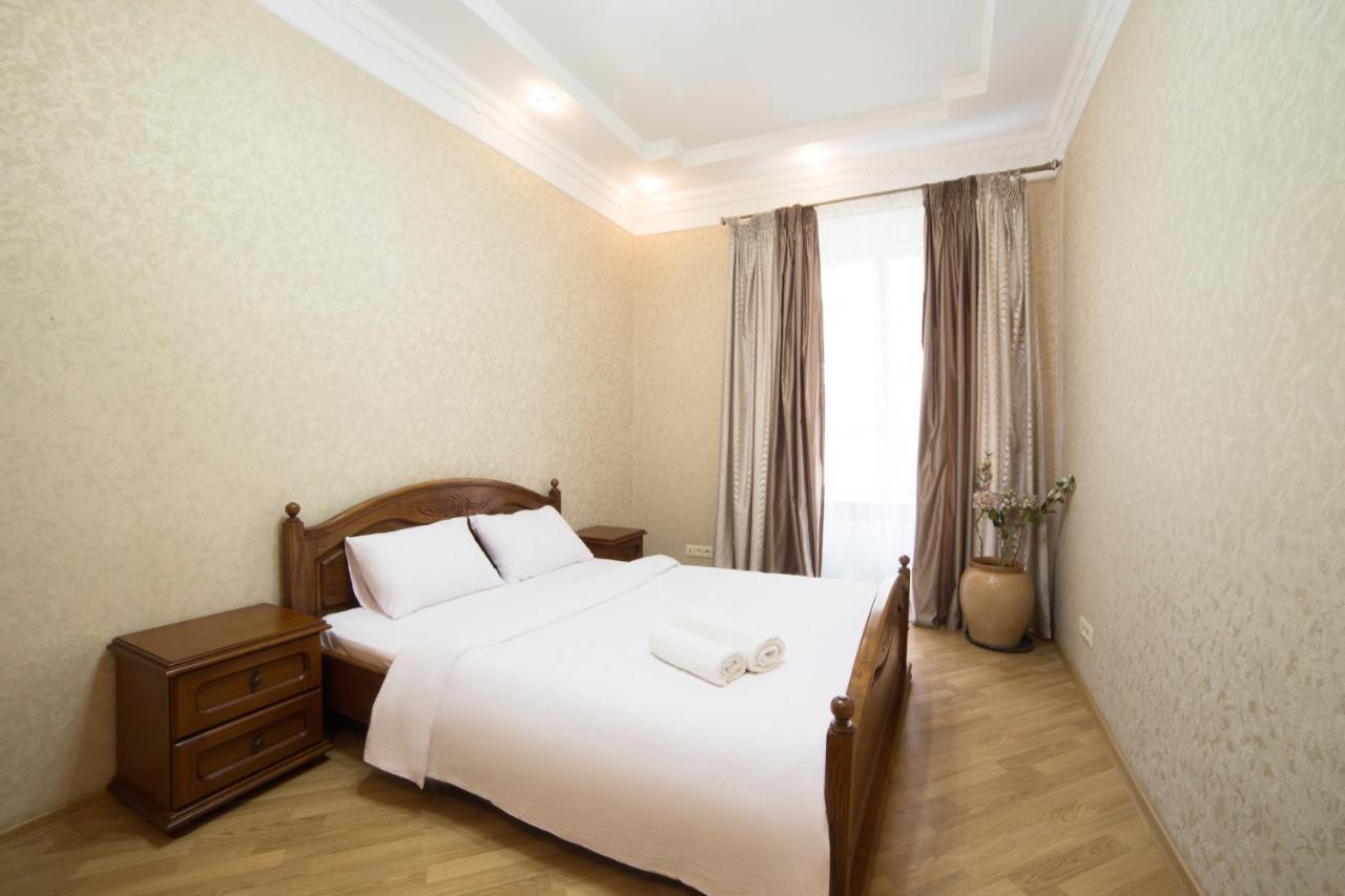 Apartment On Virmenska 3, With 2 Separate Bedrooms Lviv Eksteriør bilde