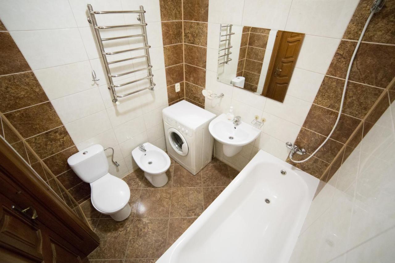 Apartment On Virmenska 3, With 2 Separate Bedrooms Lviv Eksteriør bilde