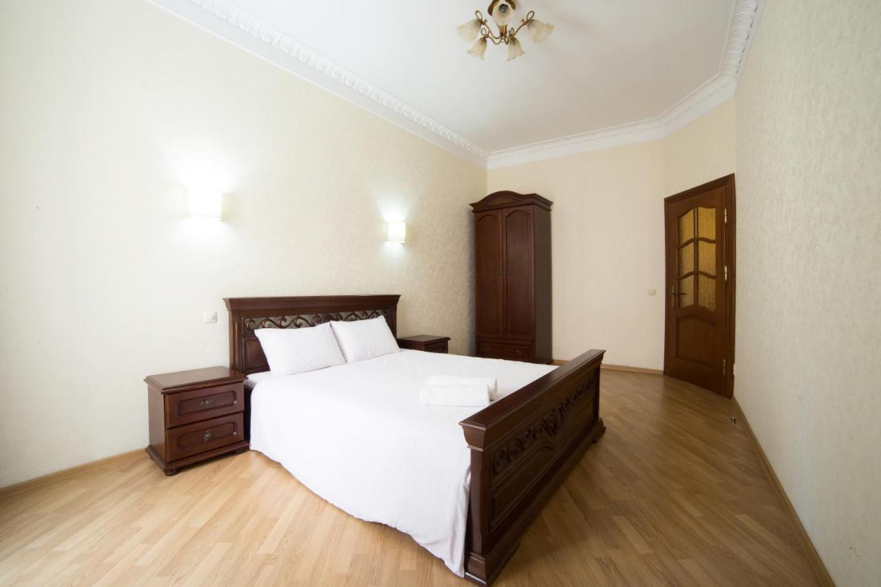 Apartment On Virmenska 3, With 2 Separate Bedrooms Lviv Eksteriør bilde