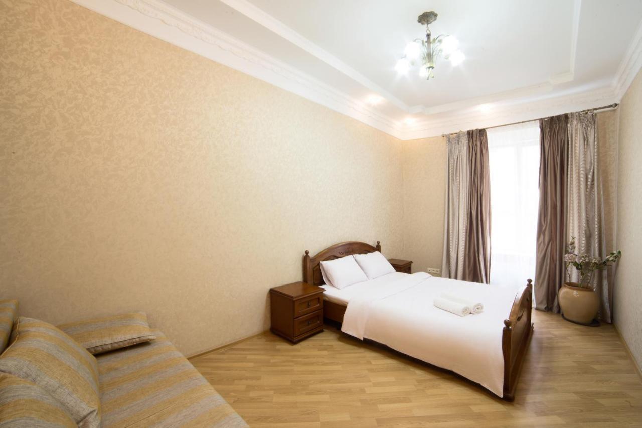 Apartment On Virmenska 3, With 2 Separate Bedrooms Lviv Eksteriør bilde